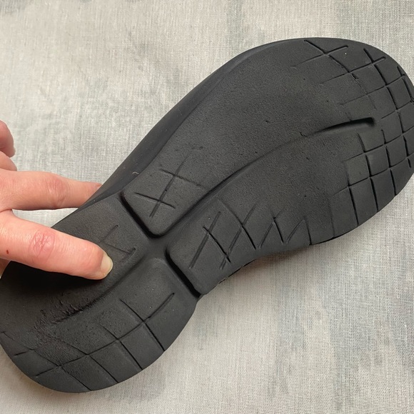 MEN'S OOFOS OOMG EEZEE LOW SHOE - BLACK 10.5 - Picture 10 of 13